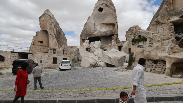 Nevşehir'de peribacasının bir bölümü çöktü