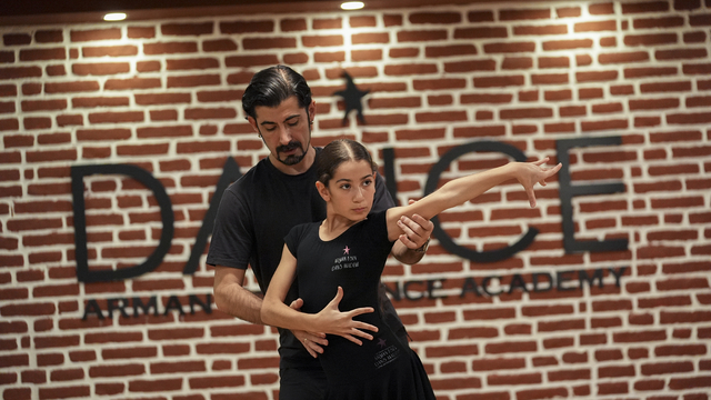 İzmirli Lena dansta parlamaya devam ediyor