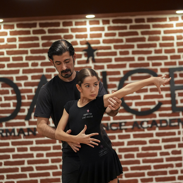 İzmirli Lena dansta parlamaya devam ediyor