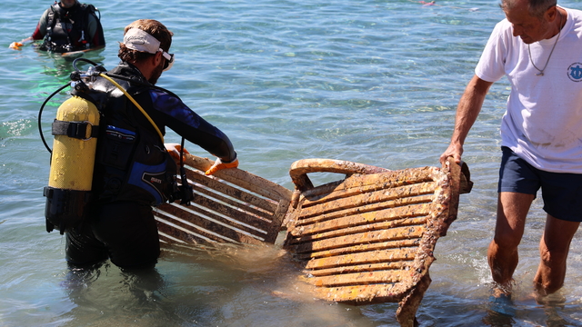 Antalya'da kıyı ve deniz dibi temizliği yapıldı