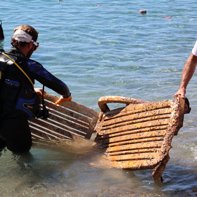 Antalya'da kıyı ve deniz dibi temizliği yapıldı