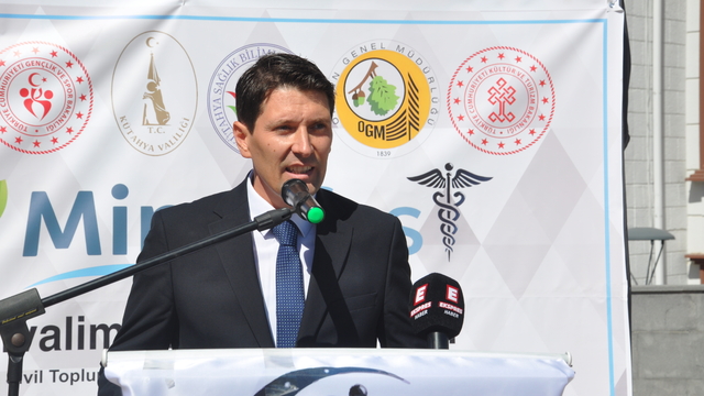 Kütahya'da düzenlenen festivalde ücretsiz sağlık taramaları yapılıyor