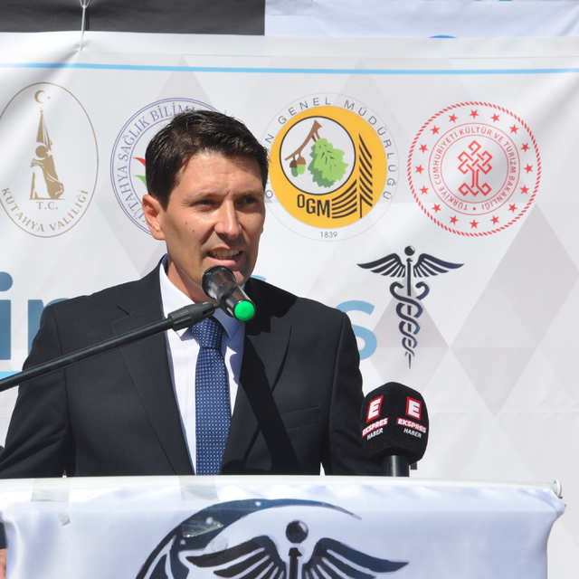 Kütahya'da düzenlenen festivalde ücretsiz sağlık taramaları yapılıyor