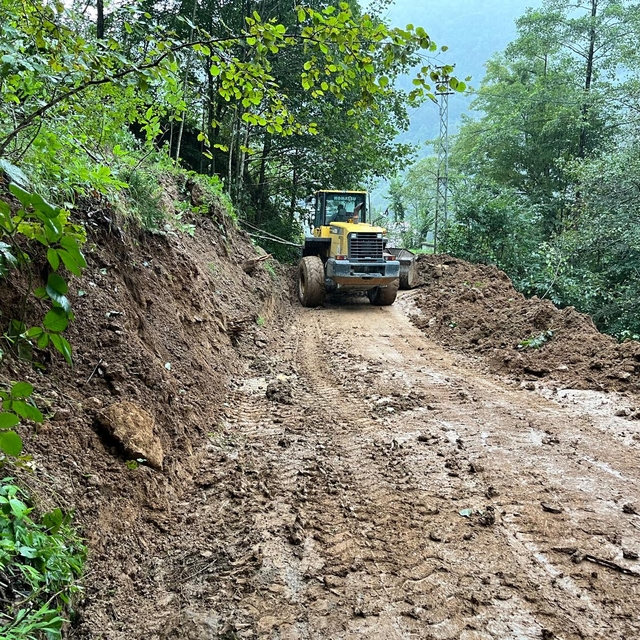 Trabzon'da sağanak; 4 ilçede toprak kayması oldu