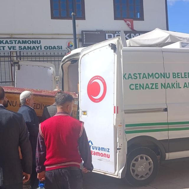 Otelin 5'inci katından düşüp ölen Afganistan uyruklu Yeganeh, toprağa veril...