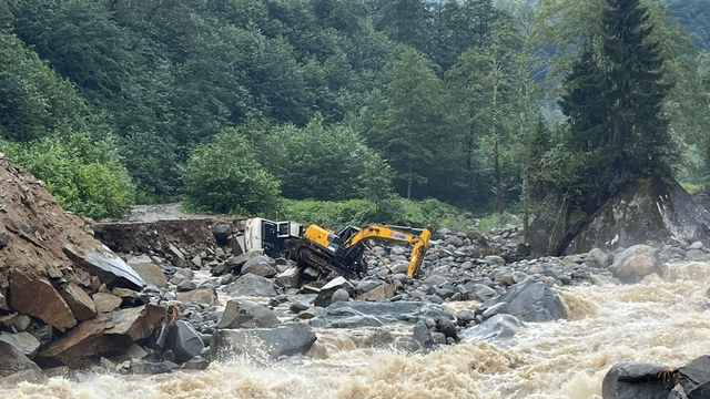 Rize'de yağış, sel ve heyelana neden oldu (6)