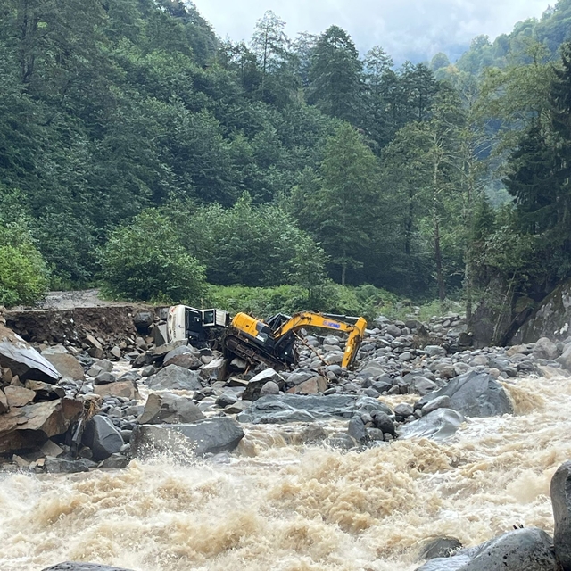 Rize'de yağış, sel ve heyelana neden oldu (6)
