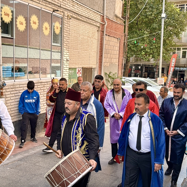 Kırşehir'de esnaf davul zurnayla Ahilik Haftası etkinliklerine davet edildi