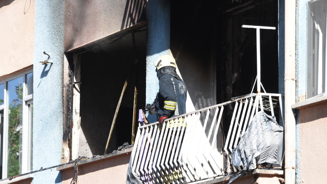 Konya'da 5 katlı binada yangın; 7'si çocuk 13 kişi dumandan etkilendi