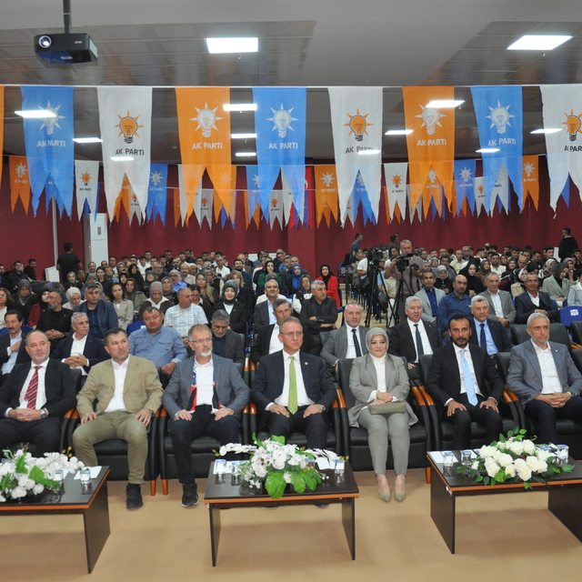 Kütahya'da "Yeşil Dönüşüm ve İklim Farkındalığı Programı" programı düzenlen...