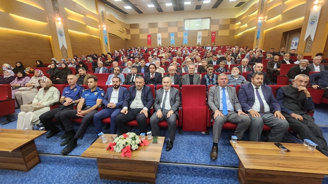 Suluova'da "Peygamberimiz ve Aile Ahlakı" konulu konferans düzenlendi