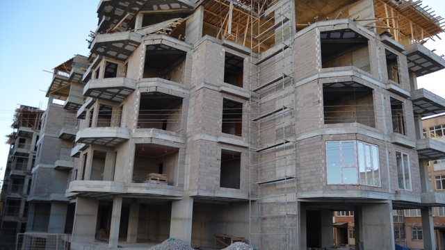 Kalıp ustası, inşaatın 4'üncü katından düşüp öldü