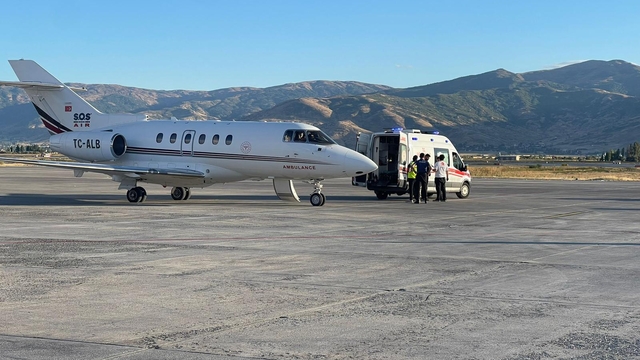 Bitlis'te astım ve tansiyon hastası, ambulans uçakla Ankara'ya sevk edildi