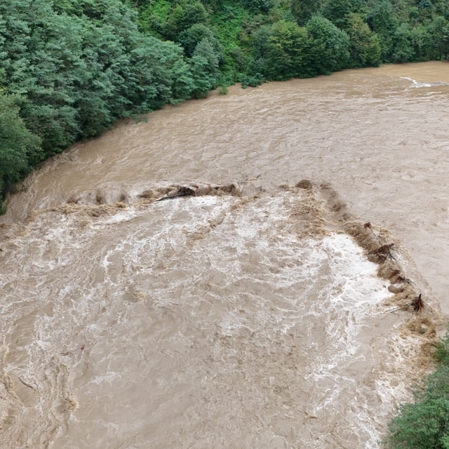 Rize ve Artvin'de selin izleri siliniyor