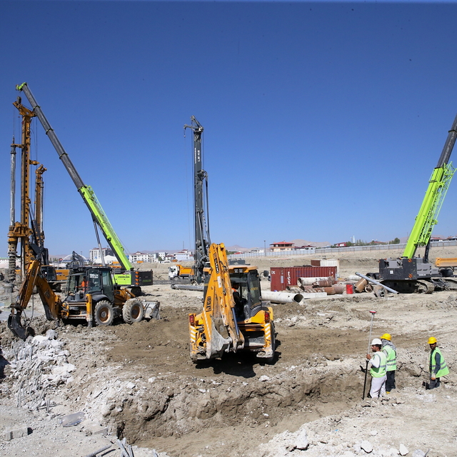 Van'ı "sağlık üssü" haline getirecek şehir hastanesinin yapım çalışmaları d...