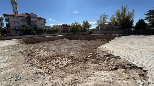 Eşinden ayrı yaşayan koca, doğal gaz borusunu kesip patlamaya neden olmuştu; o apartman yıkıldı