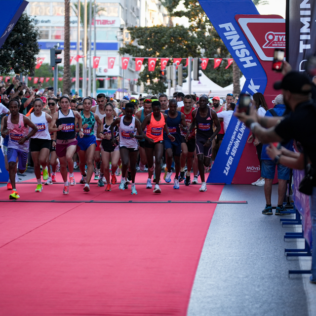 13. Uluslararası 9 Eylül İzmir Yarı Maratonu yapıldı