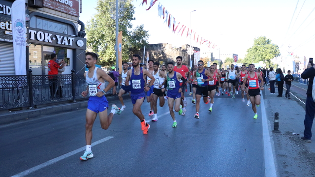 5. Uluslararası Kayseri Yarı Maratonu koşuldu