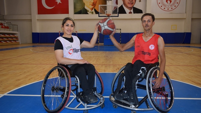 Tekerlekli sandalyede başlayan aşkları, evlilikle taçlandı