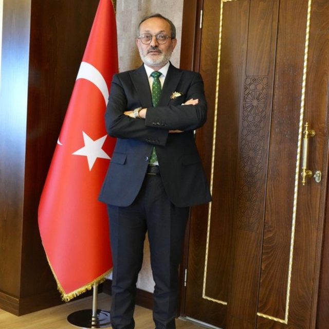 Bingöl Üniversitesi Rektörü Çelik "Dünyanın En Etkili Bilim İnsanları" list...