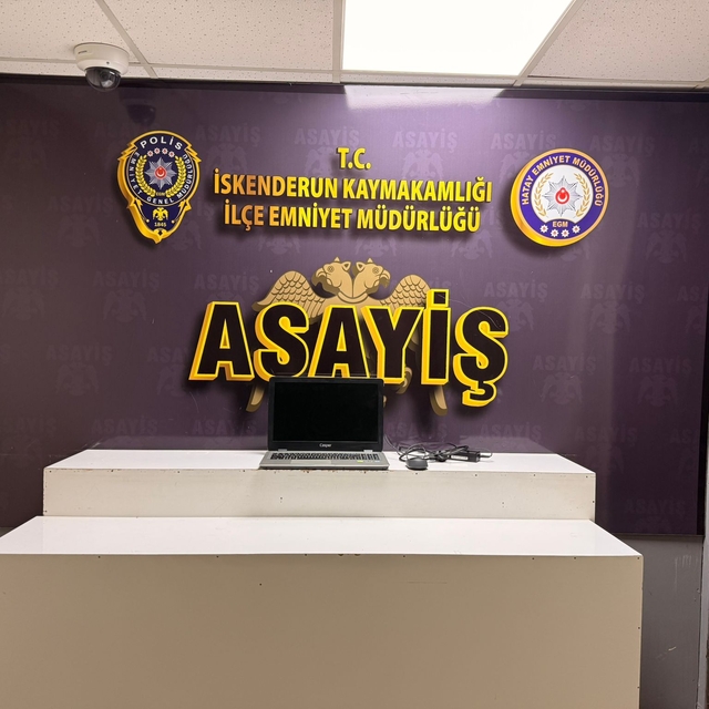 Hatay'da konteynerden bilgisayar hırsızlığı güvenlik kamerasında