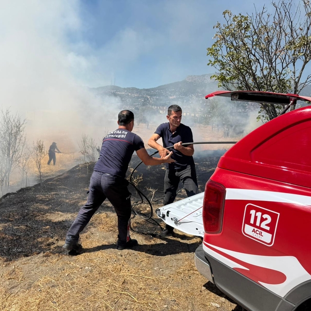 Akseki'de otluk alanda yangın çıktı