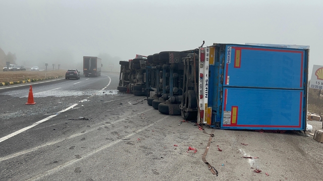 Çankırı'da devrilen tırın sürücüsü yaralandı