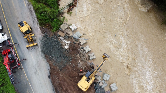 Rize ve Artvin'de selin izleri siliniyor (5)