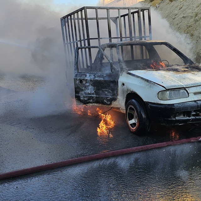 Defne ilçesinde park halindeki kamyonette çıkan yangın söndürüldü