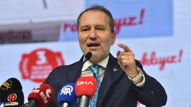 Yeniden Refah Partisi Genel Başkanı Erbakan, partisinin Sakarya il kongresinde konuştu: