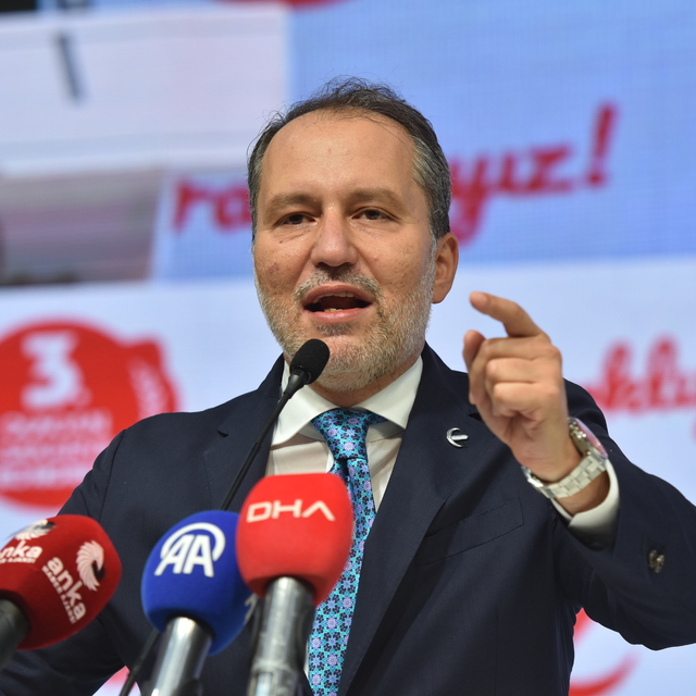 Yeniden Refah Partisi Genel Başkanı Erbakan, partisinin Sakarya il kongresi...