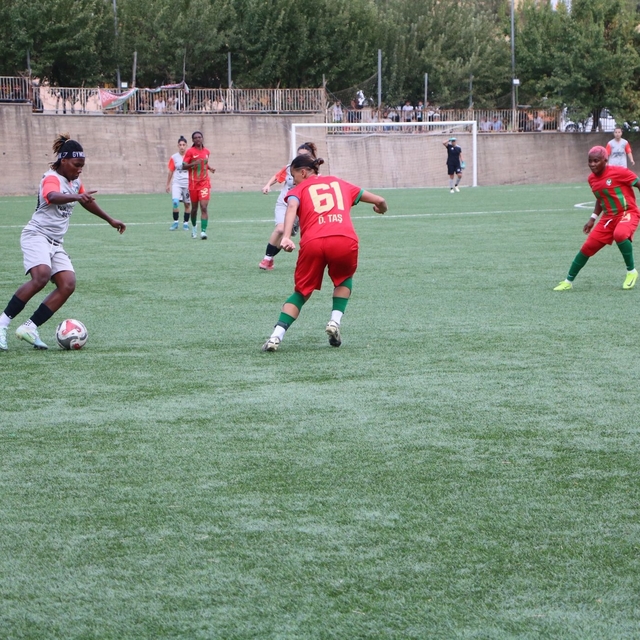 Kadın futbol maçında taraftar kavgası: 3 yaralı