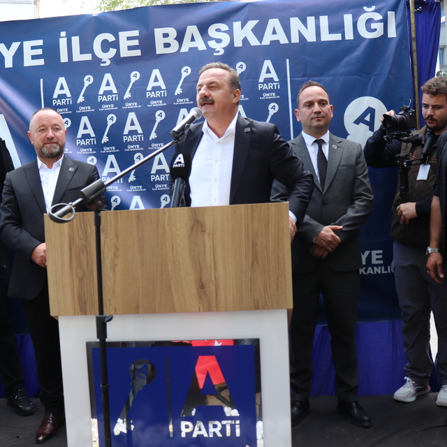 Anahtar Parti Genel Başkanı Ağıralioğlu, Ünye İlçe Başkanlığı binasının açı...