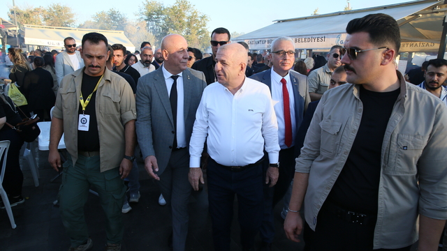 Zafer Partisi Genel Başkanı Özdağ Gaziantep'te esnafı ziyaret etti