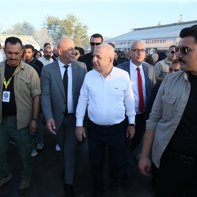 Zafer Partisi Genel Başkanı Özdağ Gaziantep'te esnafı ziyaret etti