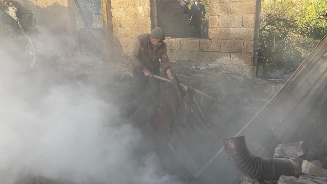 Hizan'da evde çıkan yangın söndürüldü