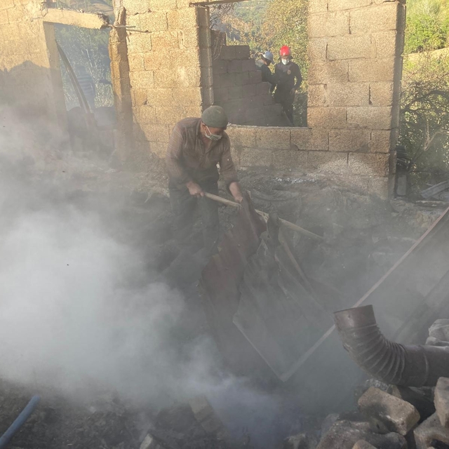 Hizan'da evde çıkan yangın söndürüldü