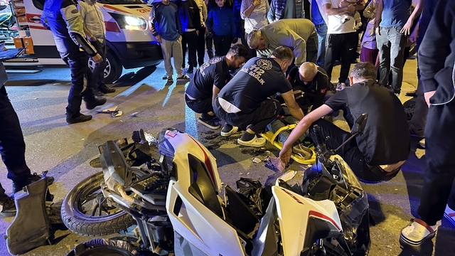 Sinop'ta otomobille motosikletin çarpıştığı kazada 2 kişi yaralandı