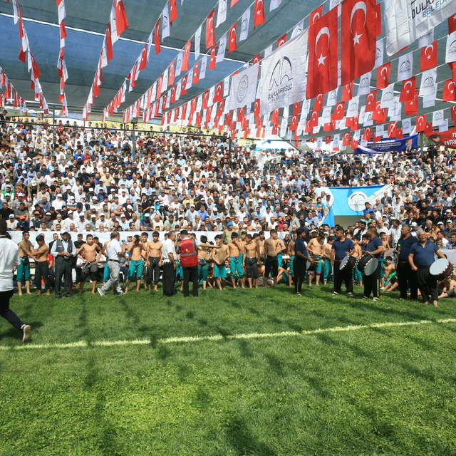 Kahramanmaraş'ta "29. Geleneksel Bertiz Boyalı Kısa Şalvar Güreş Festivali"...