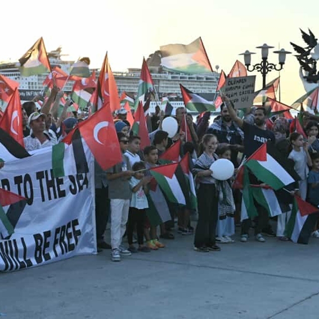Kuşadası'nda 'Sumud Filosu'na' destek etkinliği