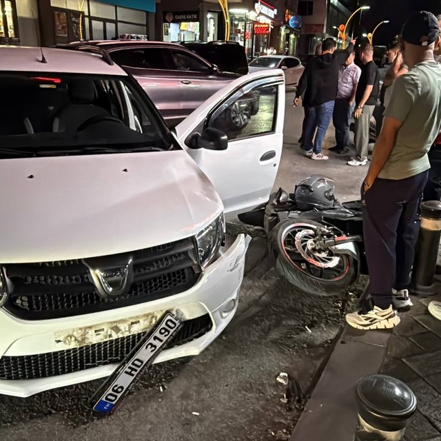 Kocaeli'de otomobil ile motosikletin çarpıştığı kazada 2 kişi yaralandı