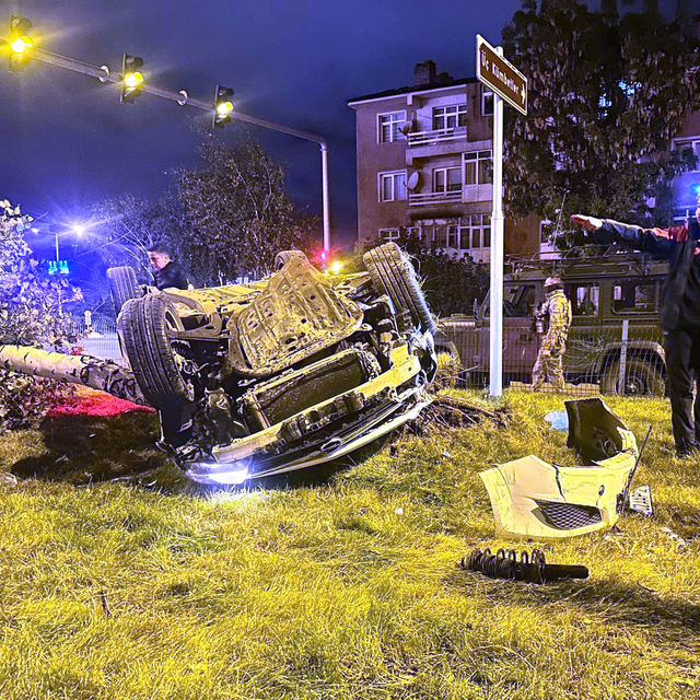 Erzurum'da takla atan otomobildeki 4 kişi yaralandı