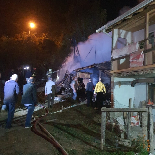 Bursa'nın İnegöl ilçesinde samanlık yangını