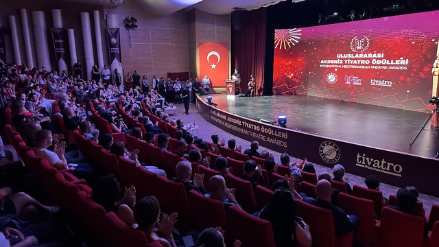 Antalya'da "Uluslararası Akdeniz Tiyatro Ödülleri" sahiplerini buldu