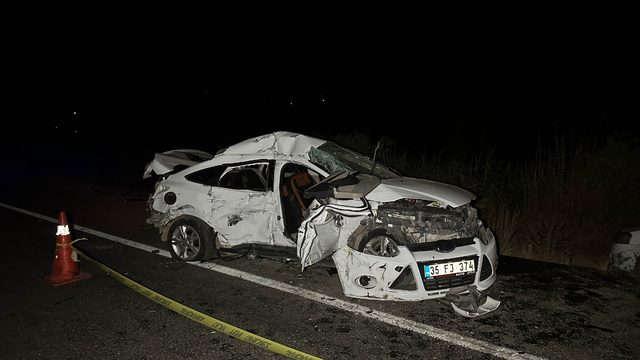 Uşak'ta tırla çarpışan otomobildeki 1 kişi öldü, 1 kişi yaralandı