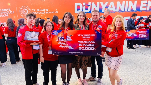 Karabük'te lise öğrencilerinden TEKNOFEST 2025'te Türkiye ikinciliği