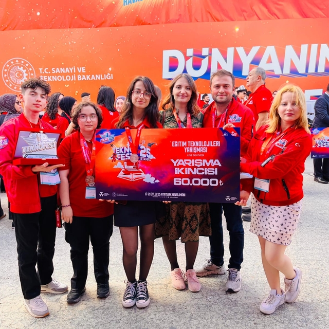 Karabük'te lise öğrencilerinden TEKNOFEST 2025'te Türkiye ikinciliği