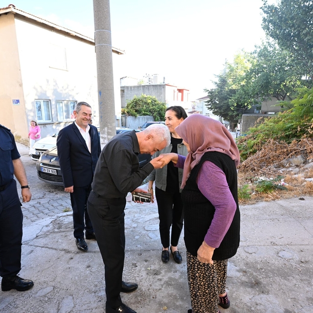 Kırklareli Valisi Turan, şehit ailelerini ziyaret etti