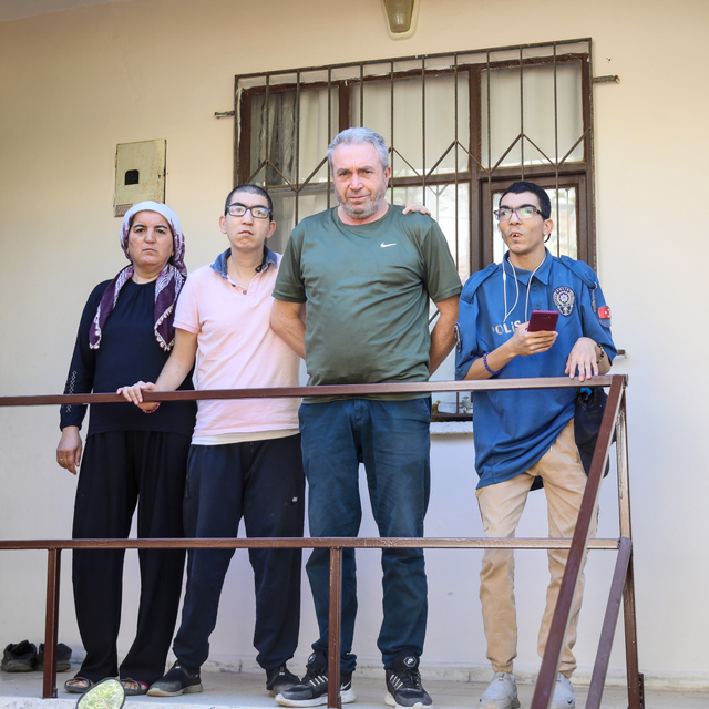 Engelli çocukları için ev yaptırmak isterken birikimini de kaybetti