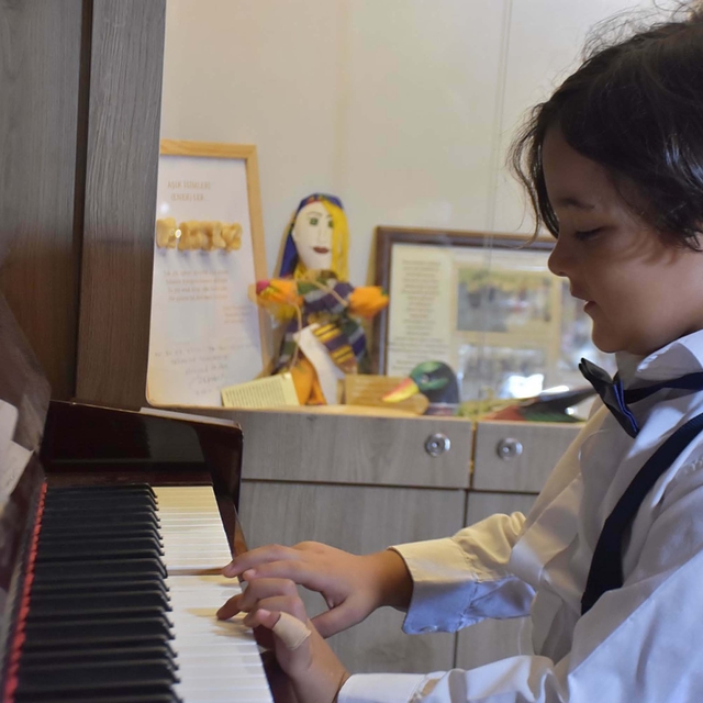 6 yaşındaki Yusuf'un piyano yeteneği; Beethoven ve Mozart'ın eserlerini ust...